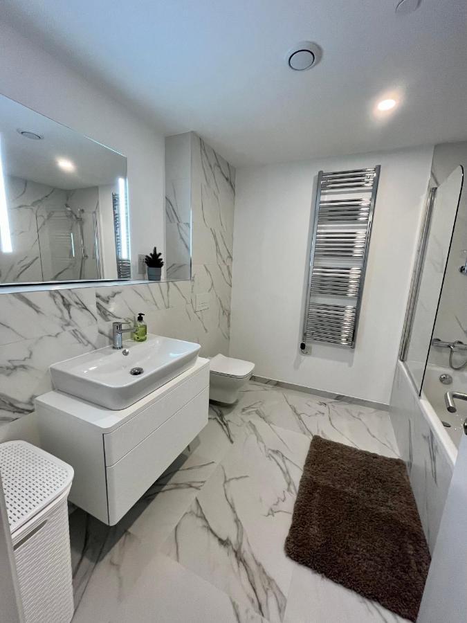 Modern Apartment With Spa And Pool Gibraltar Eksteriør billede