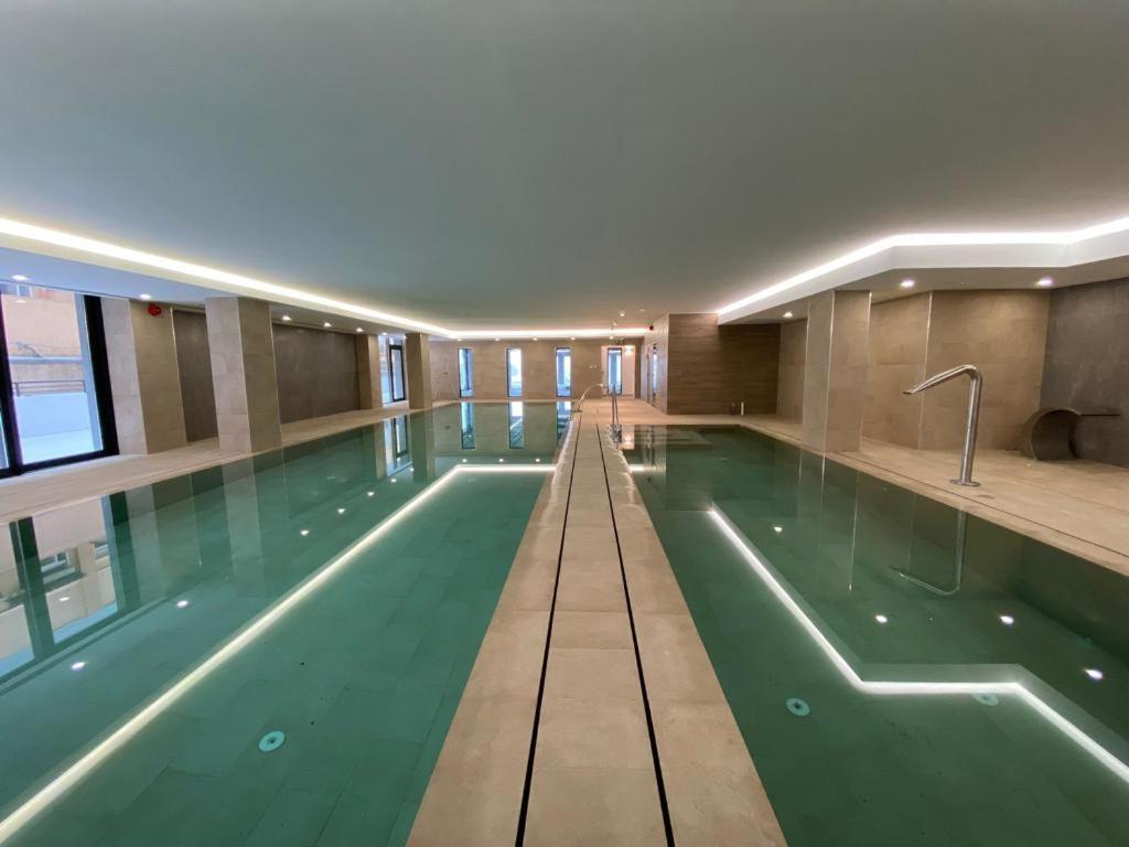 Modern Apartment With Spa And Pool Gibraltar Eksteriør billede